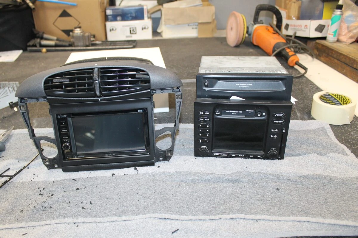 Porsche 996 Carrera 4 : restauration complète, sellerie cuir et CarPlay Kenwood