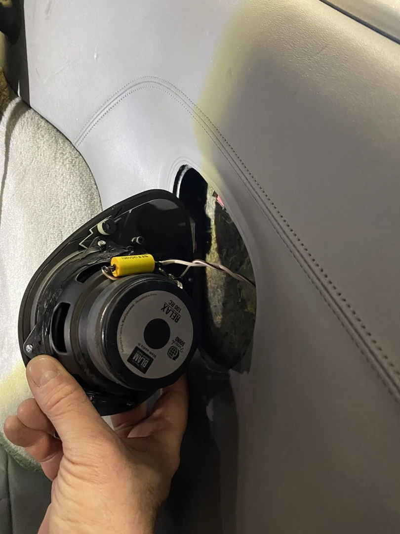 Porsche 996 Carrera 4 : restauration complète, sellerie cuir et CarPlay Kenwood