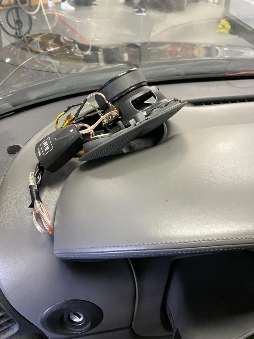 Porsche 996 Carrera 4 : restauration complète, sellerie cuir et CarPlay Kenwood