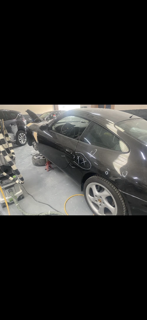 Porsche 996 Carrera 4 : restauration complète, sellerie cuir et CarPlay Kenwood