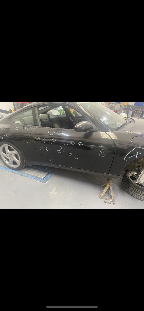 Porsche 996 Carrera 4 : restauration complète, sellerie cuir et CarPlay Kenwood