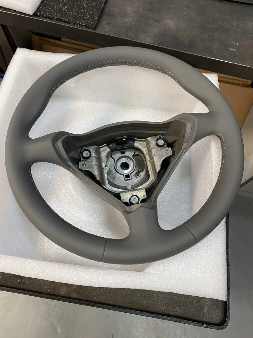 Porsche 996 Carrera 4 : restauration complète, sellerie cuir et CarPlay Kenwood