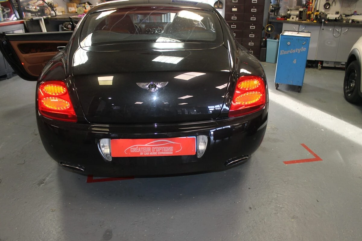 Porsche 996 Carrera 4 : restauration complète, sellerie cuir et CarPlay Kenwood