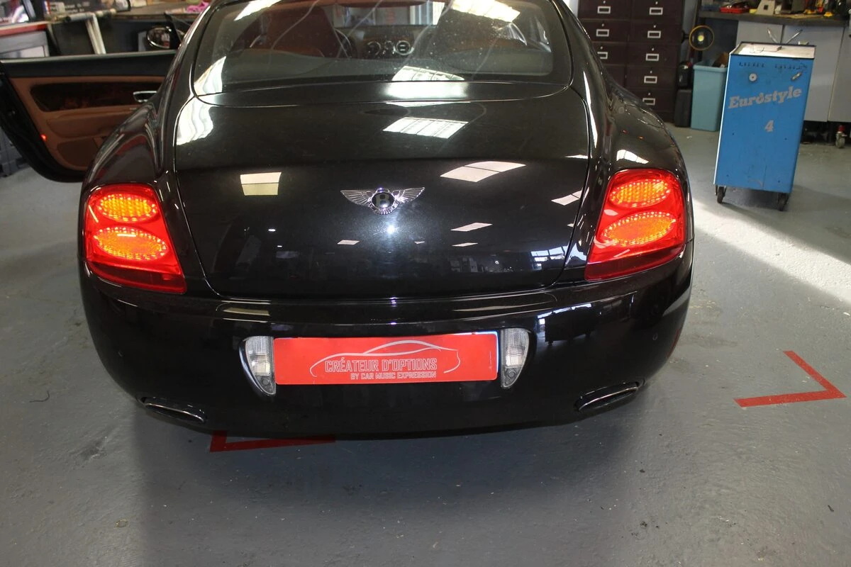 Porsche 996 Carrera 4 : restauration complète, sellerie cuir et CarPlay Kenwood