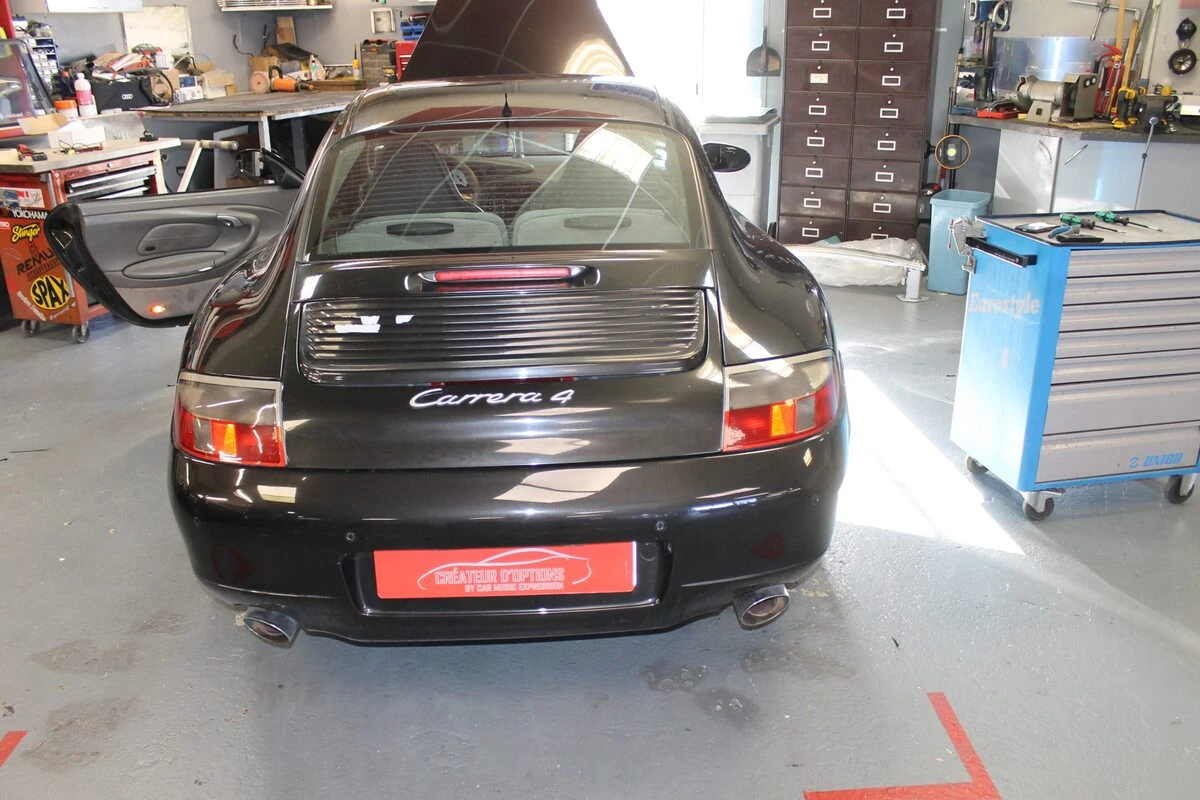 Porsche 996 Carrera 4 : restauration complète, sellerie cuir et CarPlay Kenwood