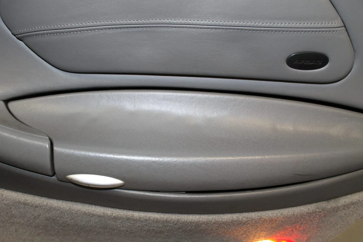 Porsche 996 Carrera 4 : restauration complète, sellerie cuir et CarPlay Kenwood