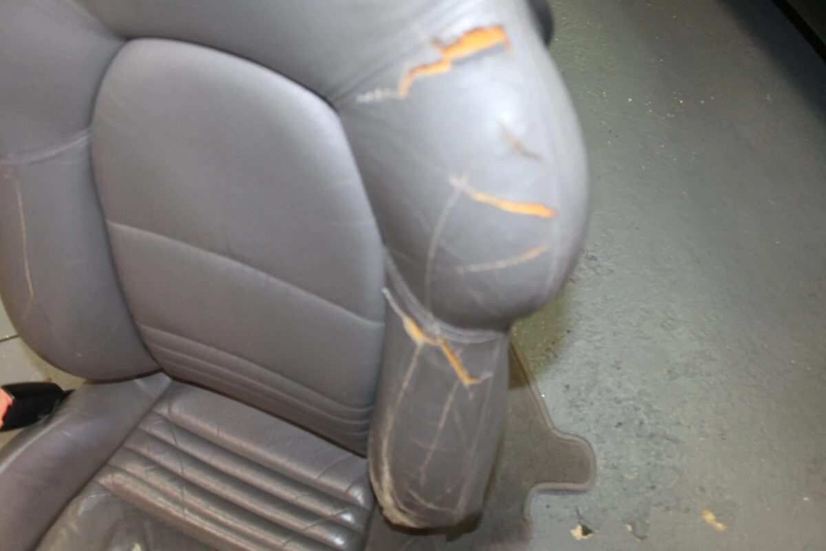 Porsche 996 Carrera 4 : restauration complète, sellerie cuir et CarPlay Kenwood