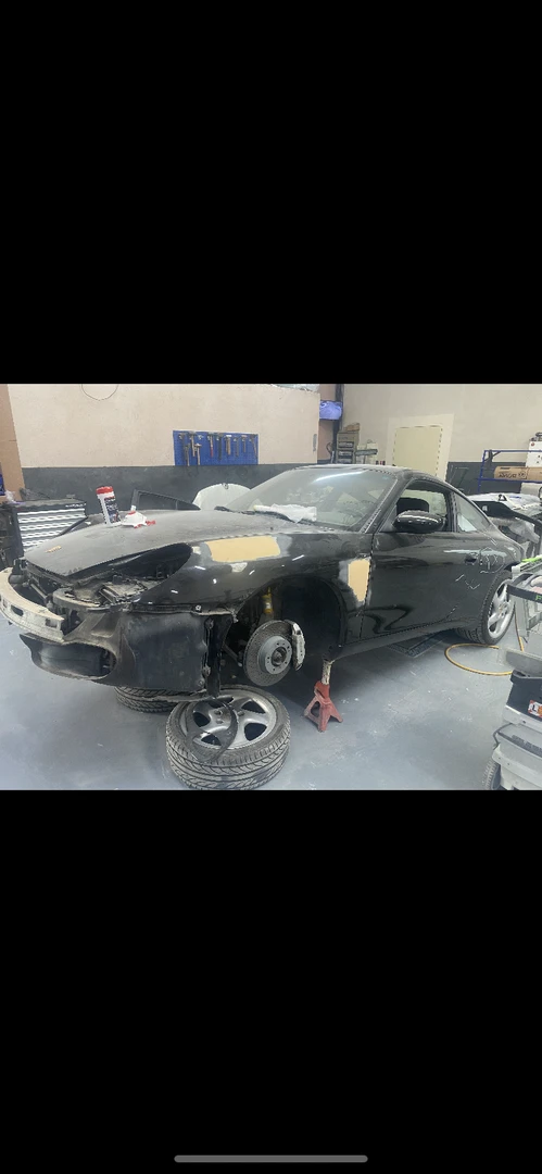 Porsche 996 Carrera 4 : restauration complète, sellerie cuir et CarPlay Kenwood