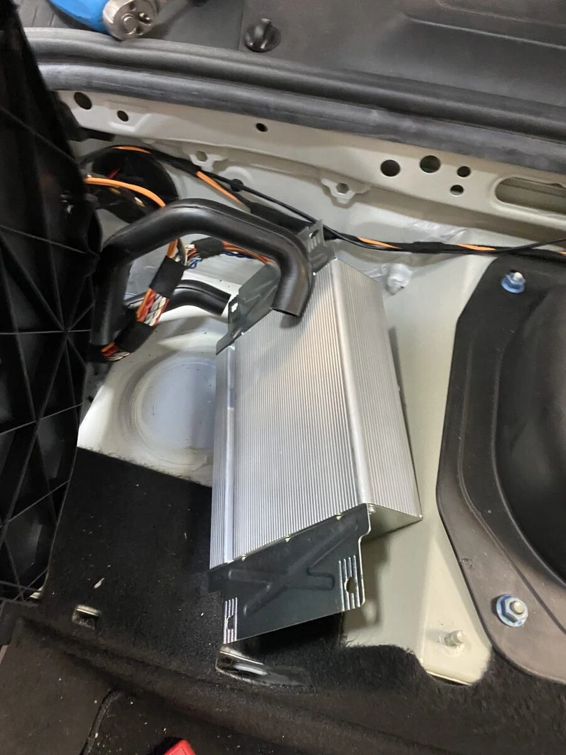 Porsche 997 : réparation de l'amplificateur audio d'origine