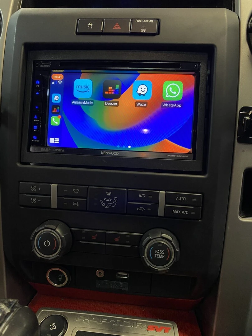 Ford F-150 Raptor : Kenwood CarPlay, amplis BLAM et caméra de recul