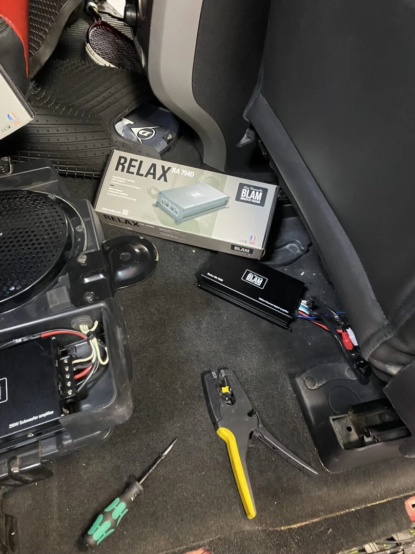 Ford F-150 Raptor : Kenwood CarPlay, amplis BLAM et caméra de recul