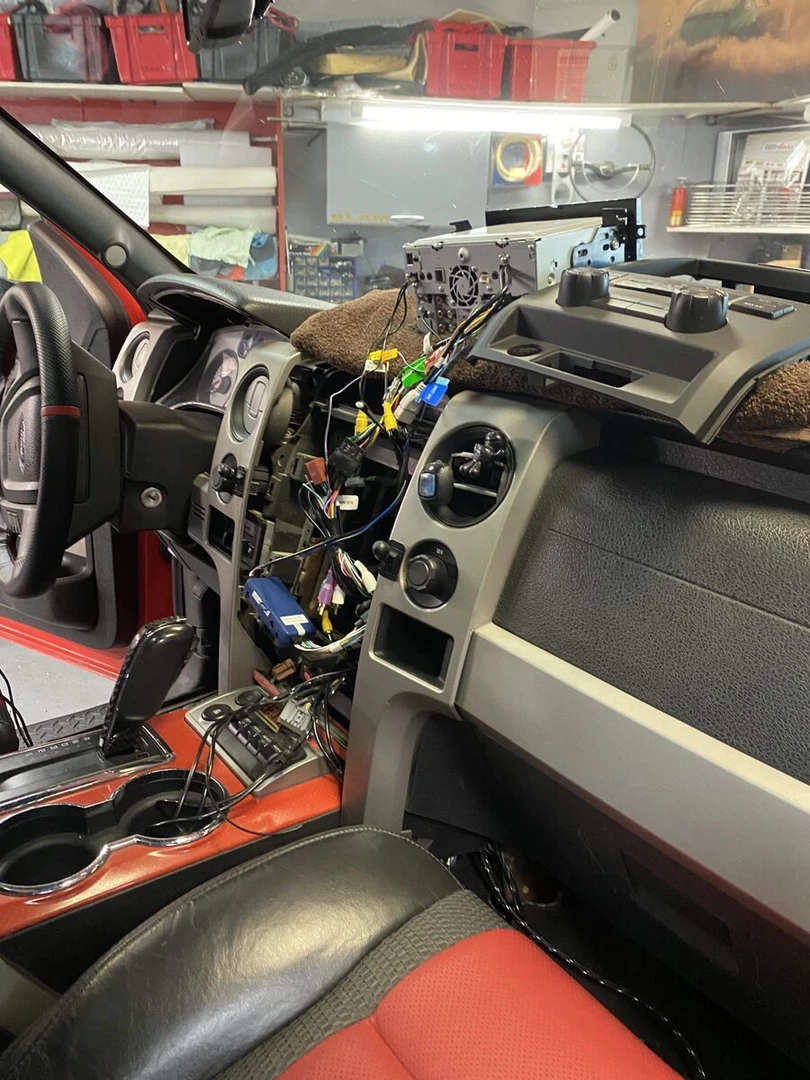 Ford F-150 Raptor : Kenwood CarPlay, amplis BLAM et caméra de recul