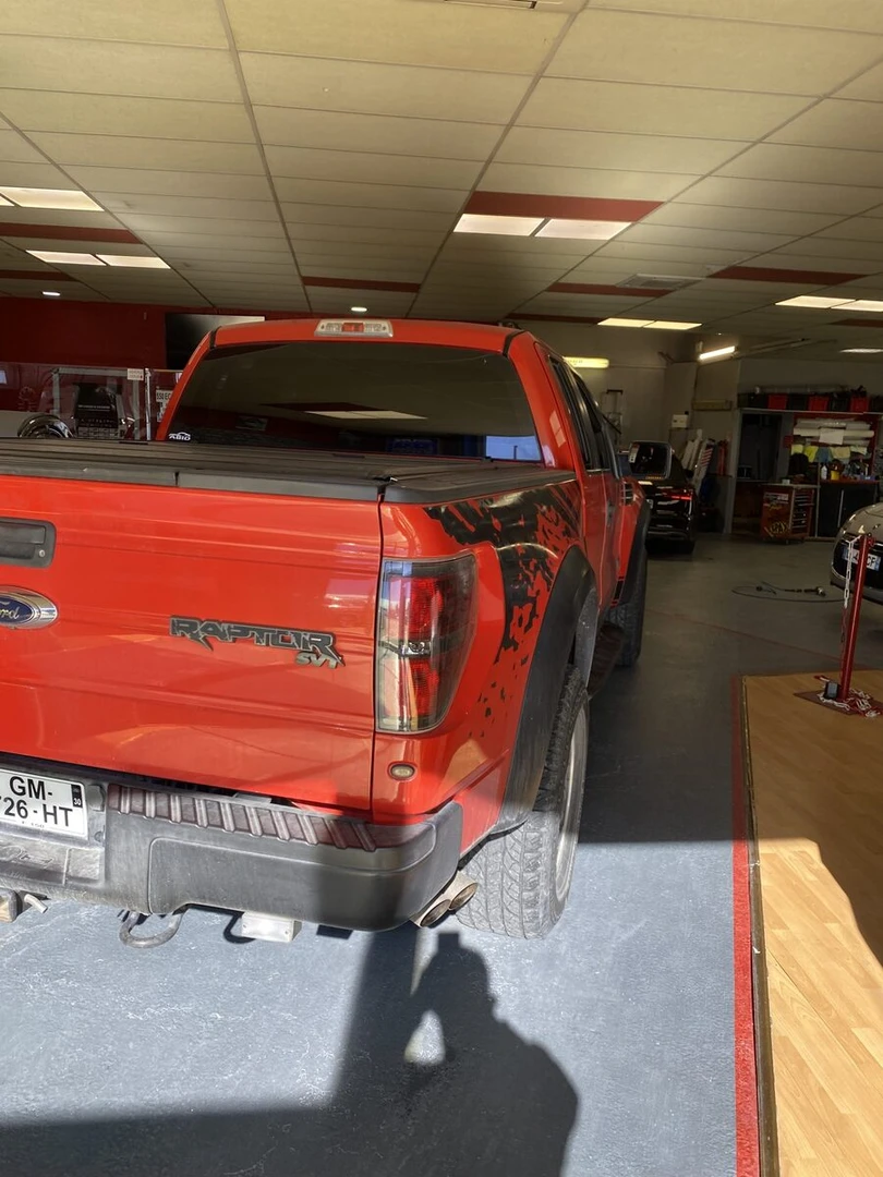 Ford F-150 Raptor : Kenwood CarPlay, amplis BLAM et caméra de recul