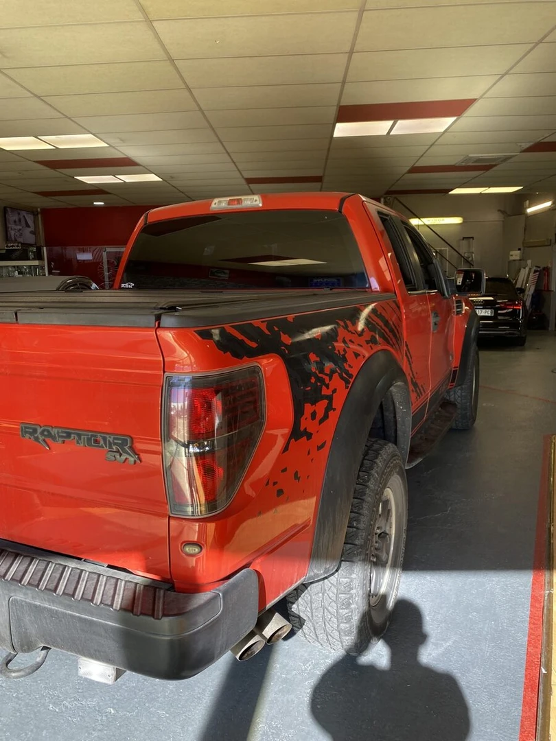 Ford F-150 Raptor : Kenwood CarPlay, amplis BLAM et caméra de recul