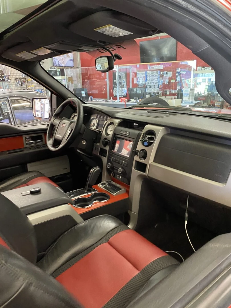 Ford F-150 Raptor : Kenwood CarPlay, amplis BLAM et caméra de recul