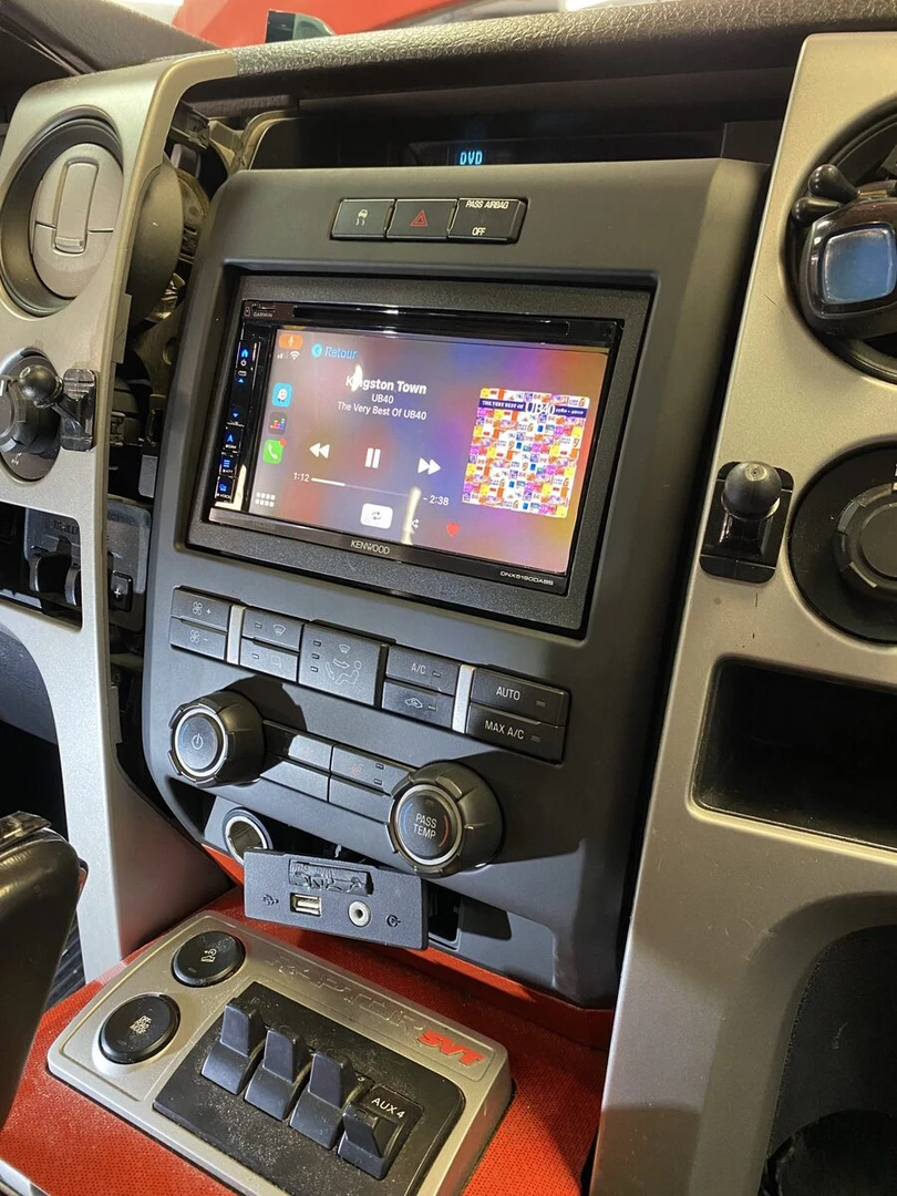 Ford F-150 Raptor : Kenwood CarPlay, amplis BLAM et caméra de recul