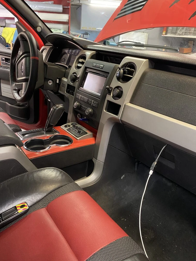 Ford F-150 Raptor : Kenwood CarPlay, amplis BLAM et caméra de recul