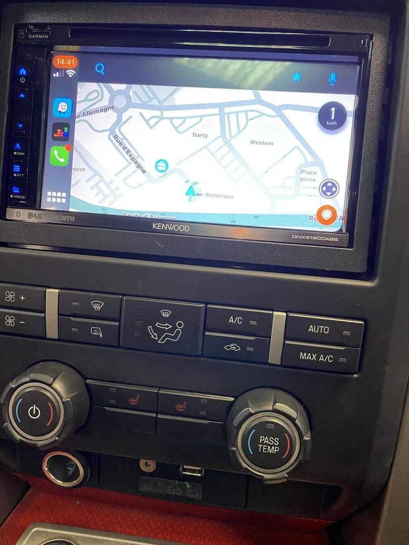 Ford F-150 Raptor : Kenwood CarPlay, amplis BLAM et caméra de recul