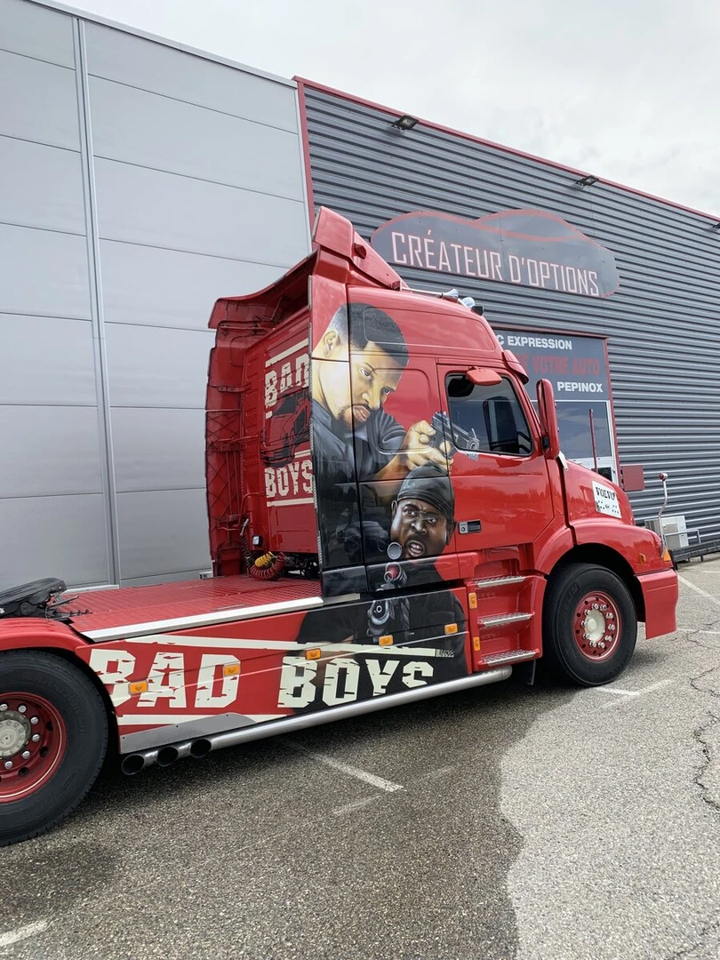 Camion Volvo : sonorisation complète Kenwood et Rockford Fosgate