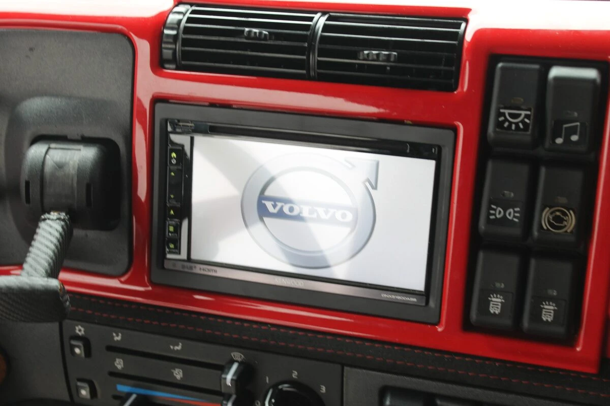 Camion Volvo : sonorisation complète Kenwood et Rockford Fosgate