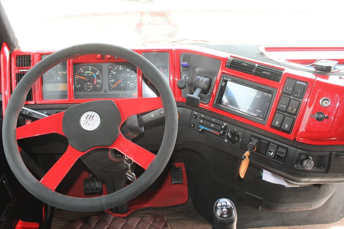 Camion Volvo : sonorisation complète Kenwood et Rockford Fosgate