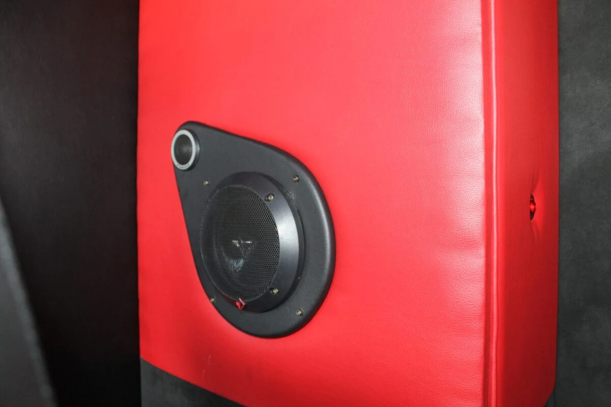 Camion Volvo : sonorisation complète Kenwood et Rockford Fosgate