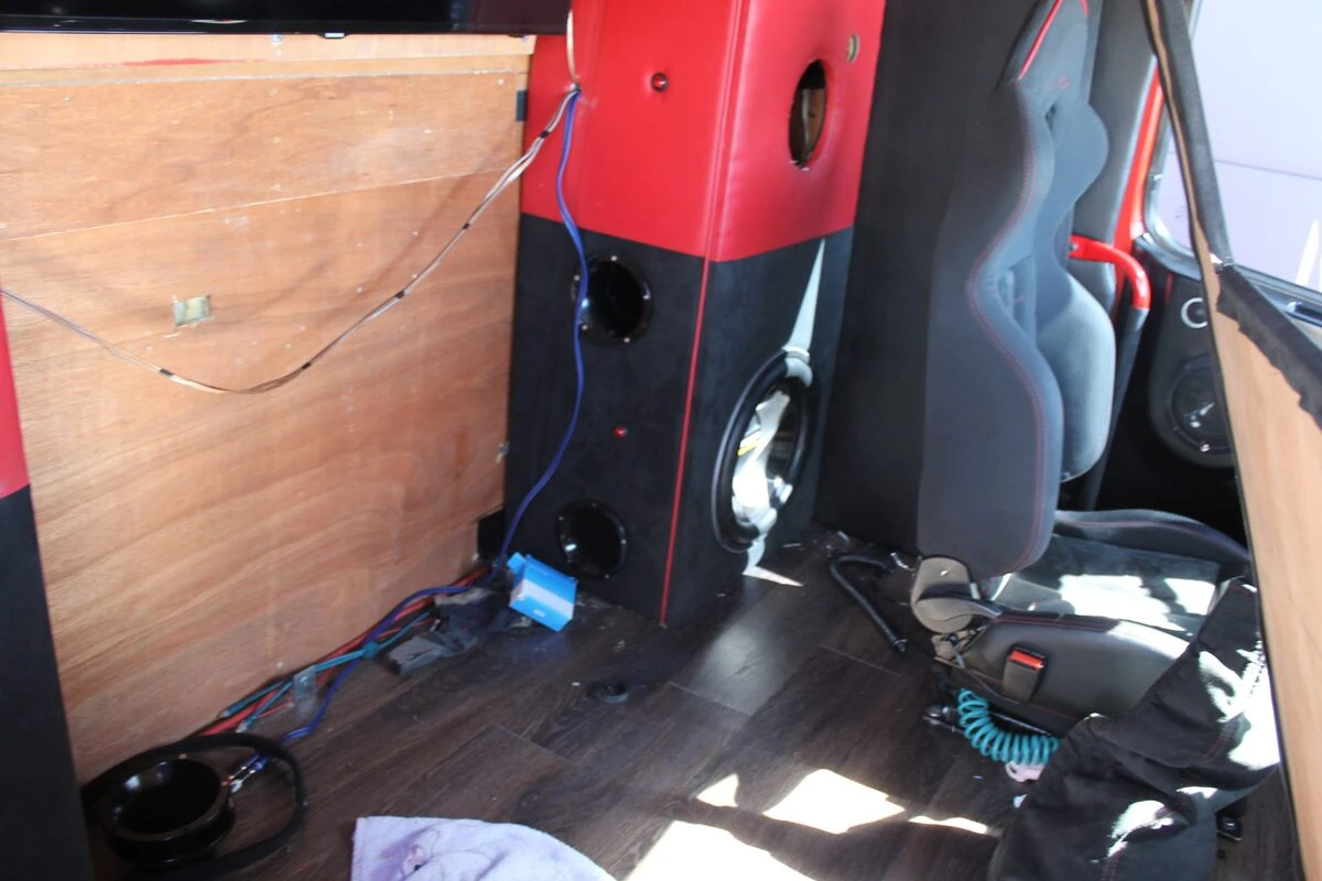 Camion Volvo : sonorisation complète Kenwood et Rockford Fosgate