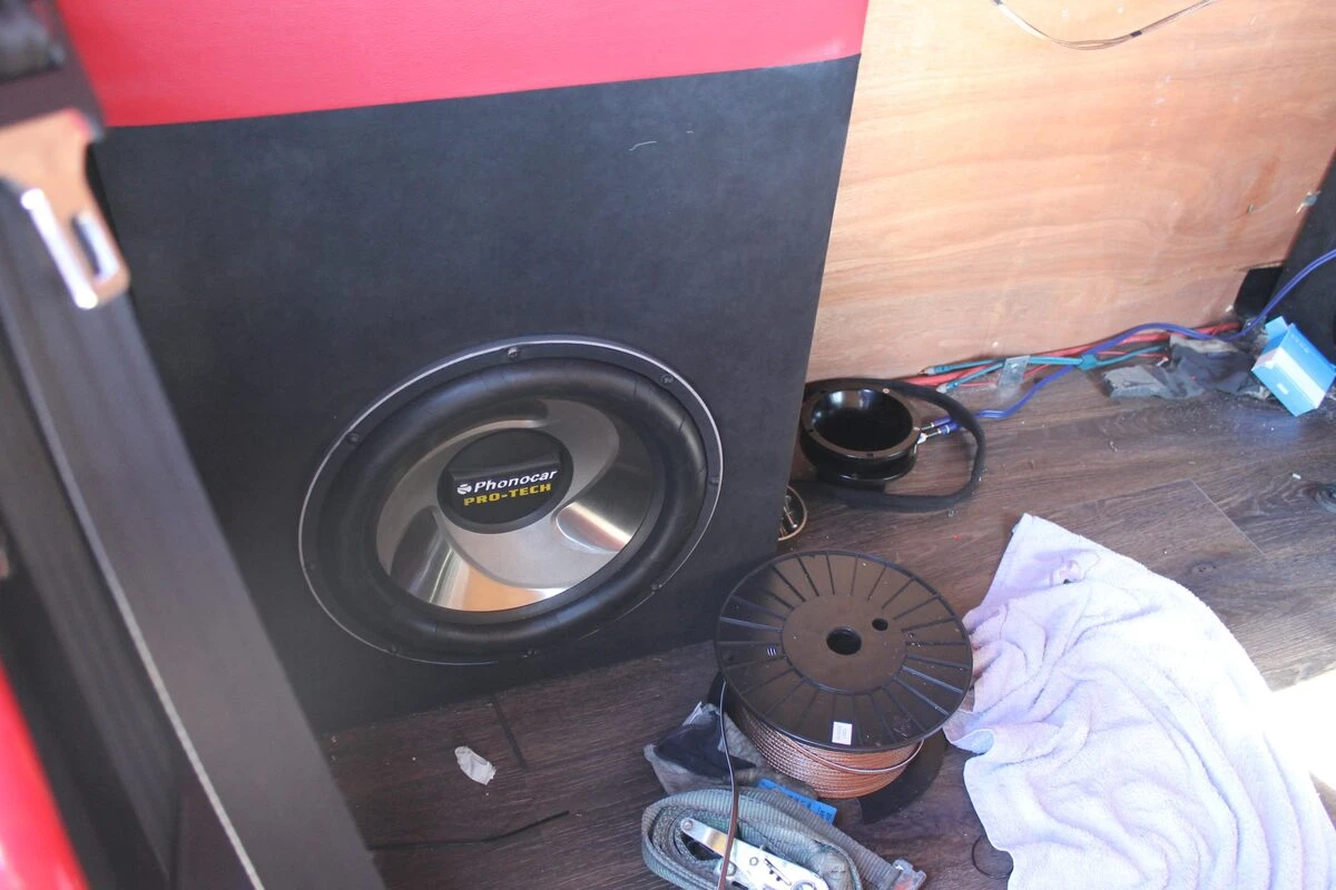 Camion Volvo : sonorisation complète Kenwood et Rockford Fosgate