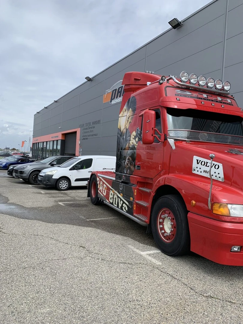 Camion Volvo : sonorisation complète Kenwood et Rockford Fosgate