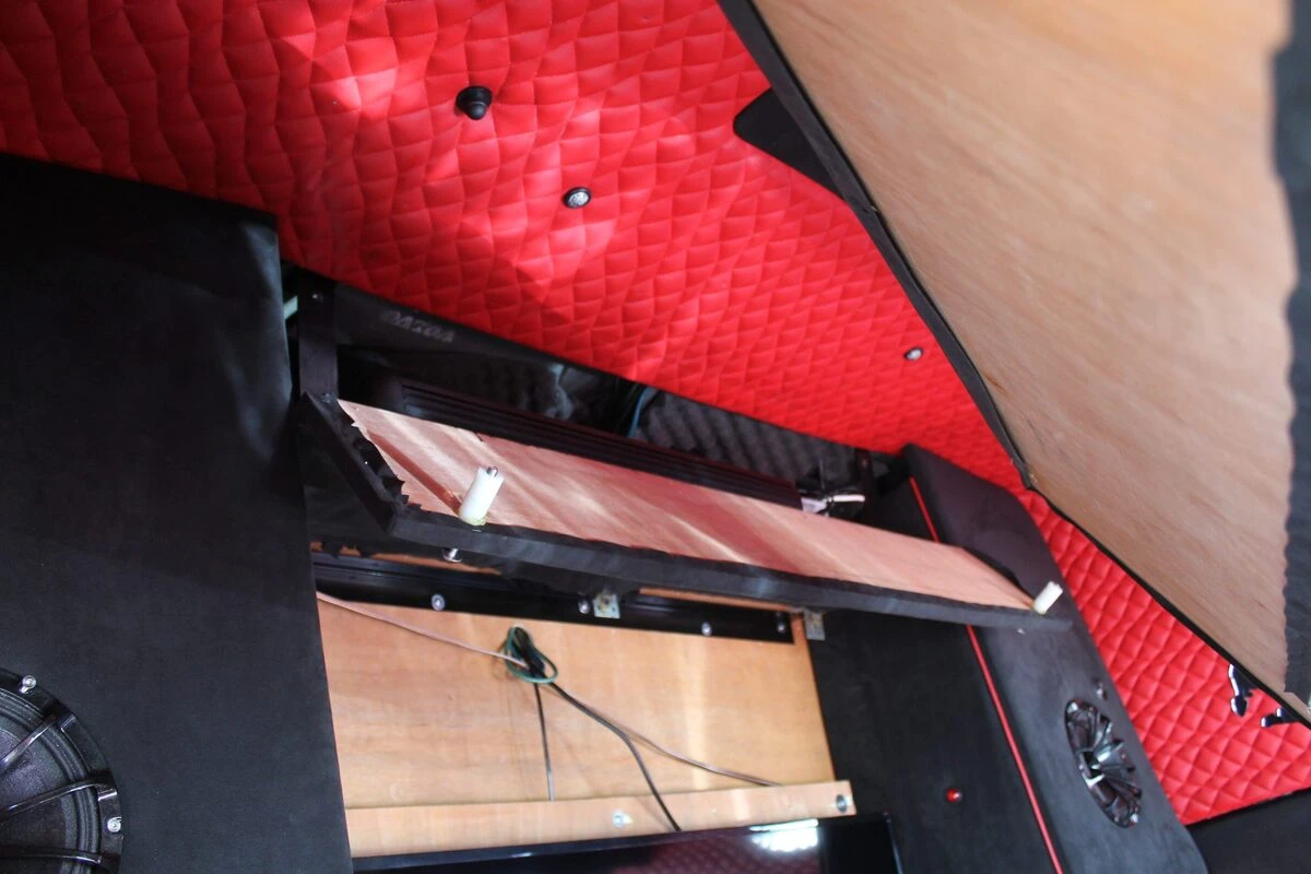 Camion Volvo : sonorisation complète Kenwood et Rockford Fosgate