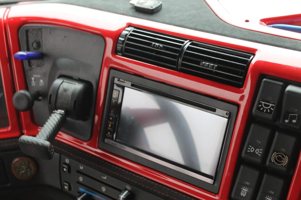 Camion Volvo : sonorisation complète Kenwood et Rockford Fosgate