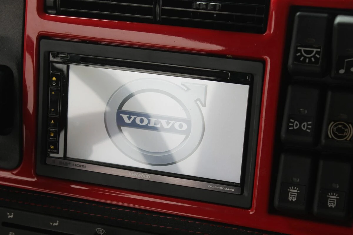 Camion Volvo : sonorisation complète Kenwood et Rockford Fosgate