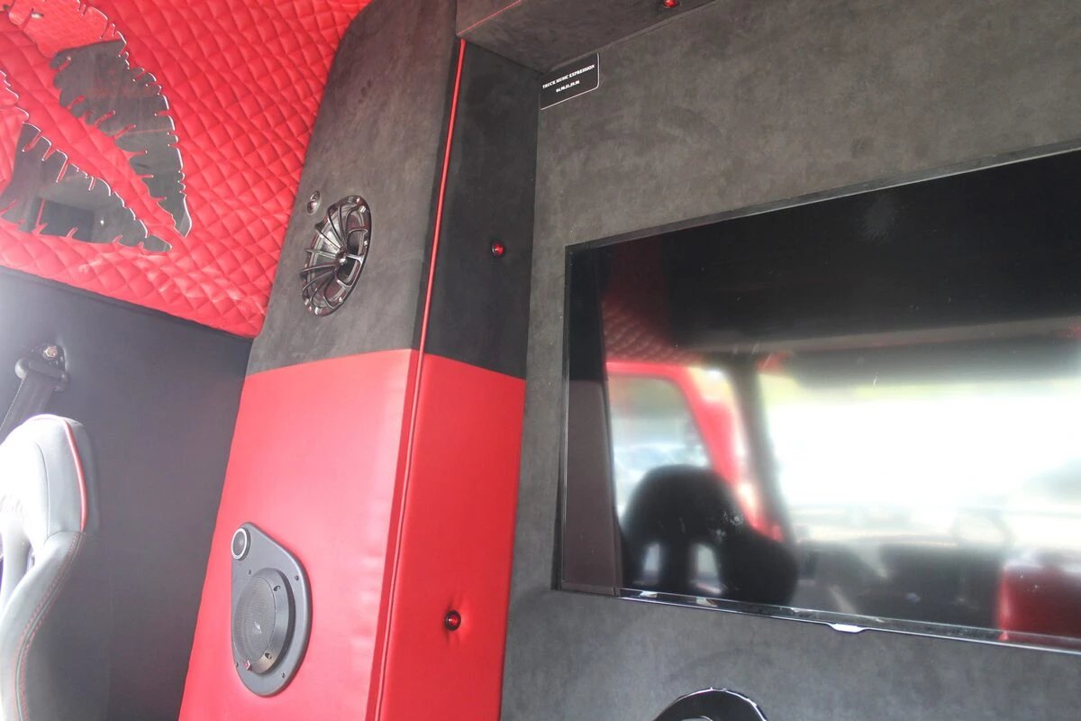 Camion Volvo : sonorisation complète Kenwood et Rockford Fosgate