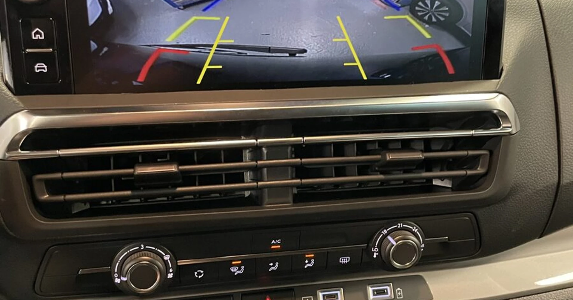 Caméra de recul sur Citroën Jumpy 2025 et écran NAC HD