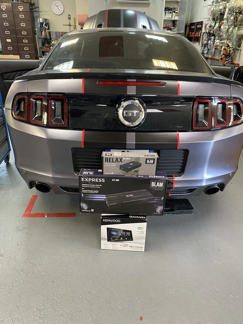 Ford Mustang : sonorisation complète Kenwood et amplis BLAM