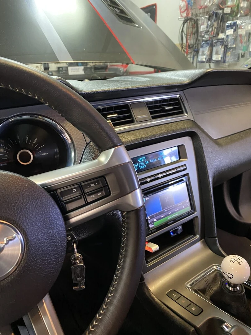 Ford Mustang : sonorisation complète Kenwood et amplis BLAM