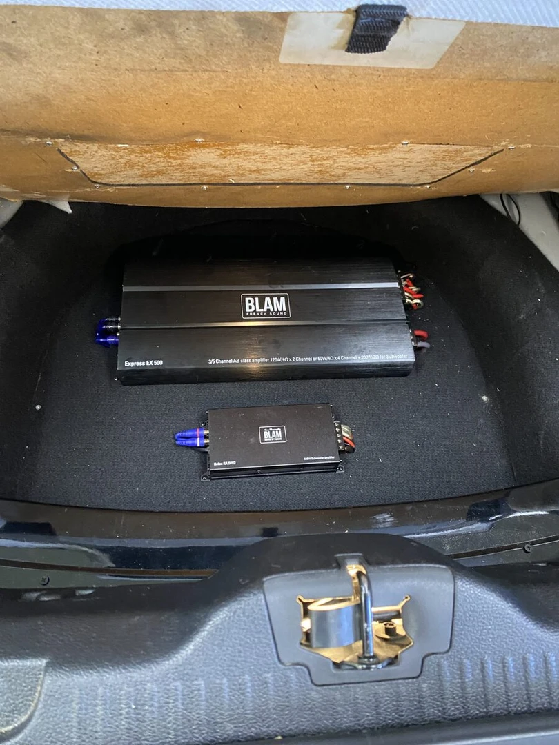 Ford Mustang : sonorisation complète Kenwood et amplis BLAM