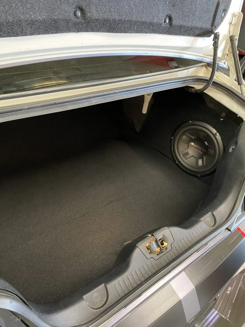 Ford Mustang : sonorisation complète Kenwood et amplis BLAM