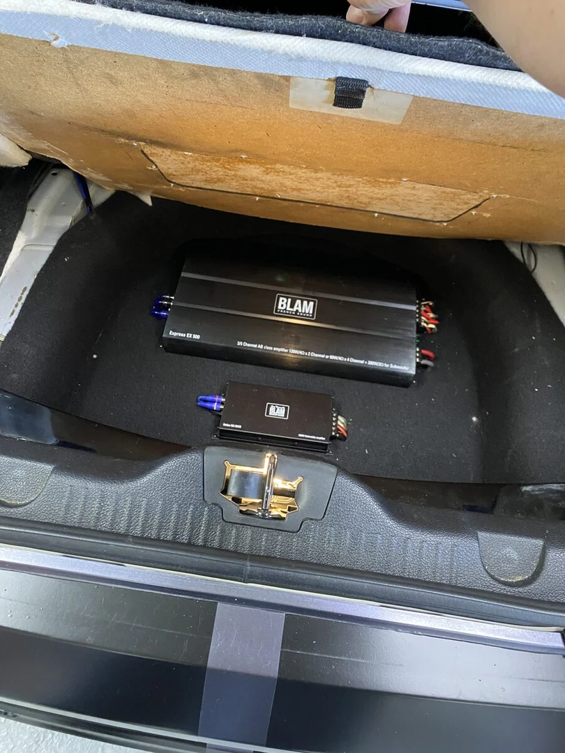 Ford Mustang : sonorisation complète Kenwood et amplis BLAM
