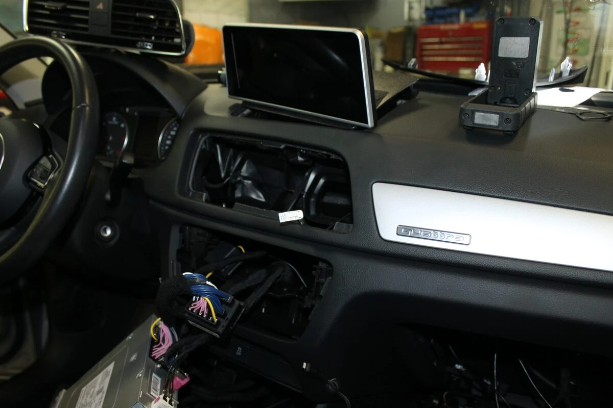 Audi Q3 2016 : écran GPS Android avec Apple CarPlay et caméra de recul