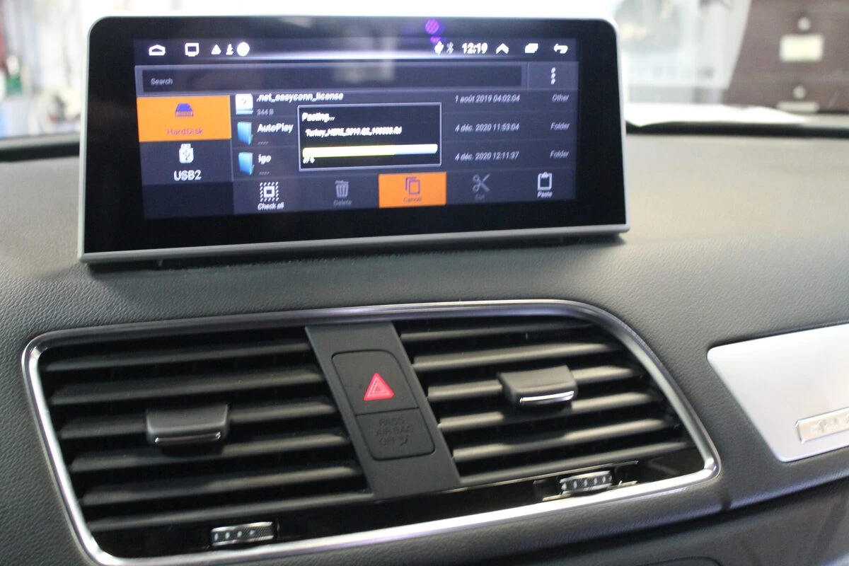 Audi Q3 2016 : écran GPS Android avec Apple CarPlay et caméra de recul