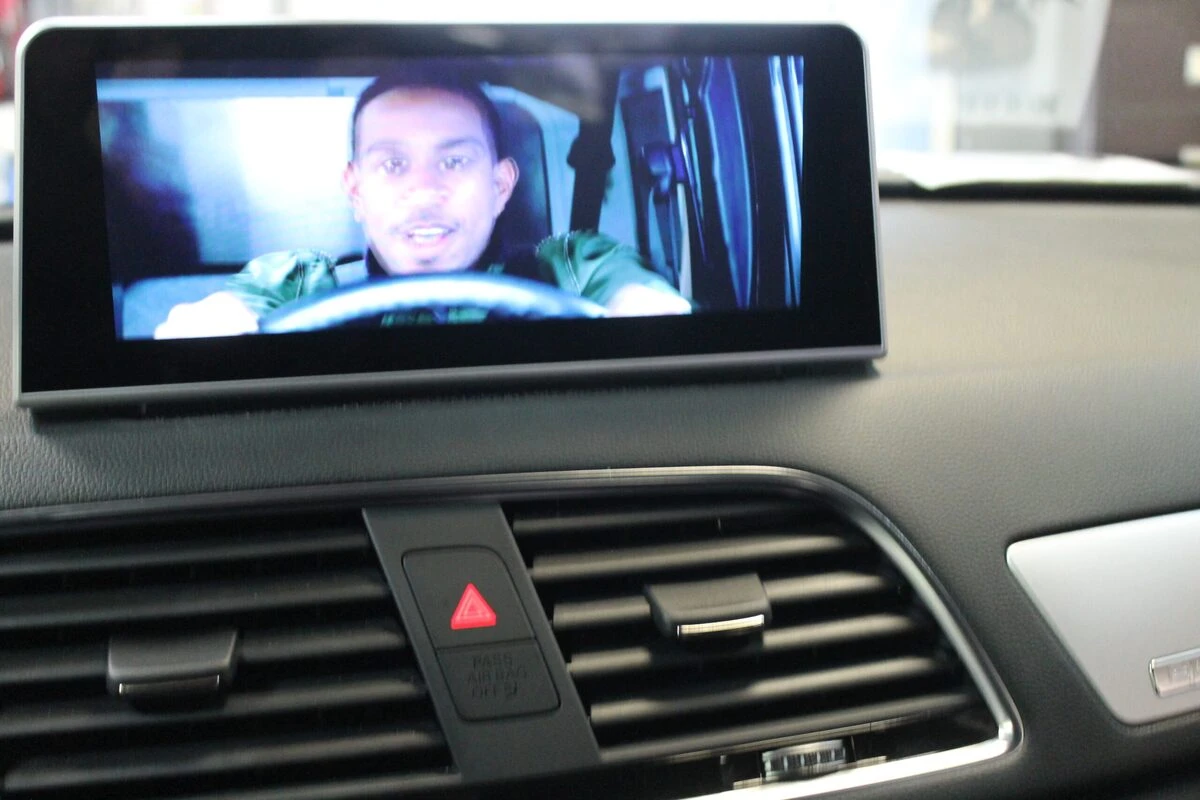 Audi Q3 2016 : écran GPS Android avec Apple CarPlay et caméra de recul