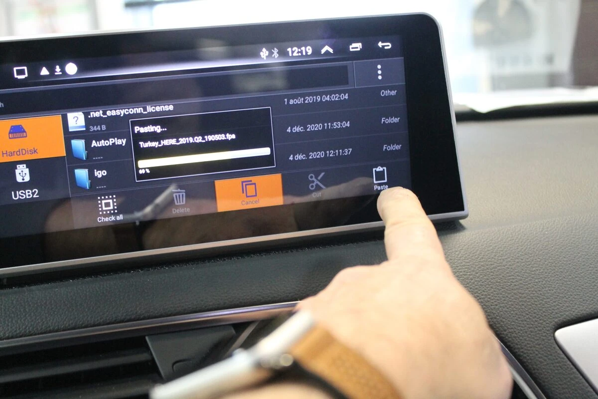 Audi Q3 2016 : écran GPS Android avec Apple CarPlay et caméra de recul