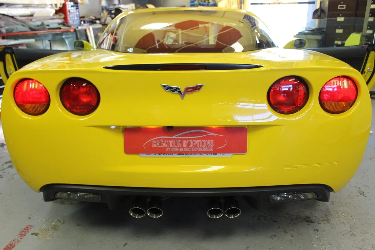 Chevrolet Corvette C6 : Kenwood CarPlay et caméra de recul