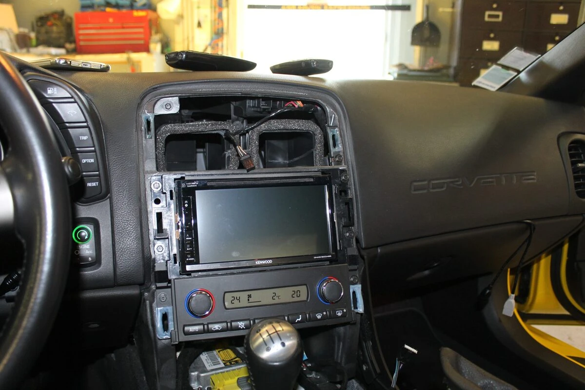 Chevrolet Corvette C6 : Kenwood CarPlay et caméra de recul