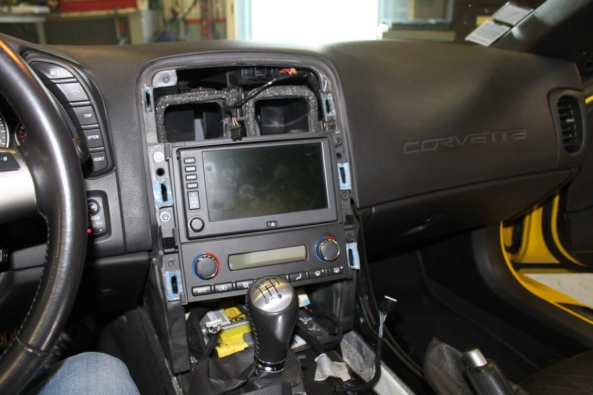Chevrolet Corvette C6 : Kenwood CarPlay et caméra de recul
