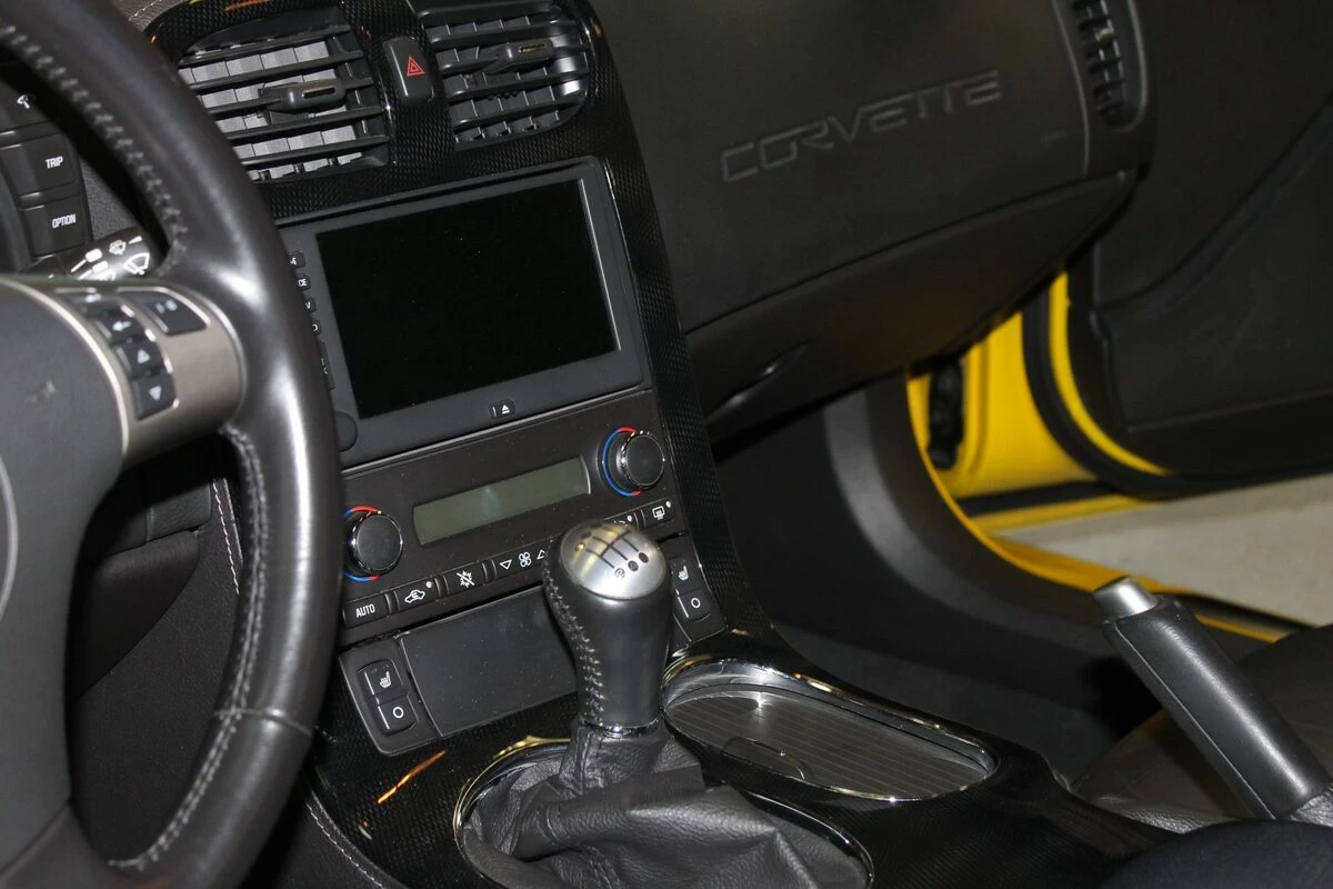 Chevrolet Corvette C6 : Kenwood CarPlay et caméra de recul