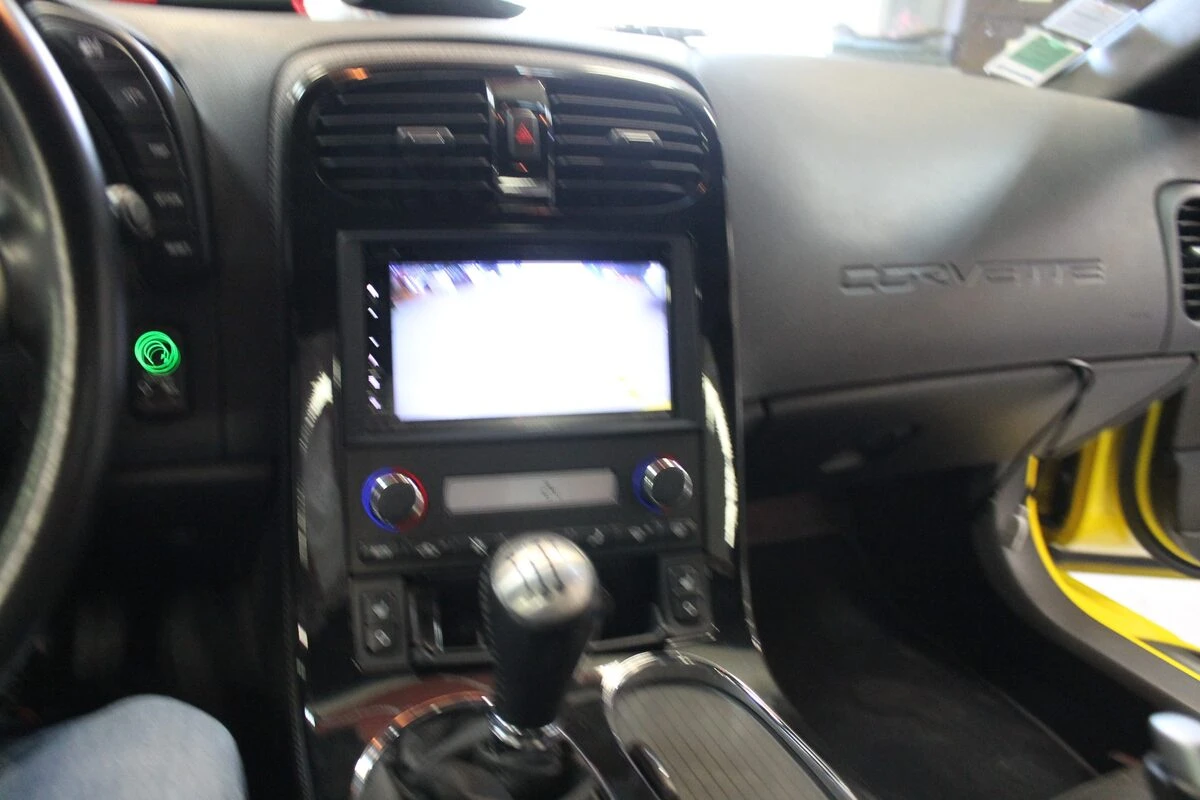 Chevrolet Corvette C6 : Kenwood CarPlay et caméra de recul