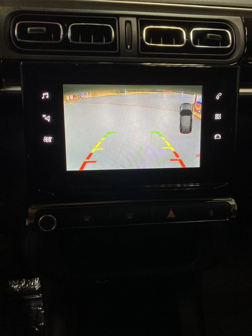 Citroën C3 2024 : caméra de recul reliée à l'écran de série