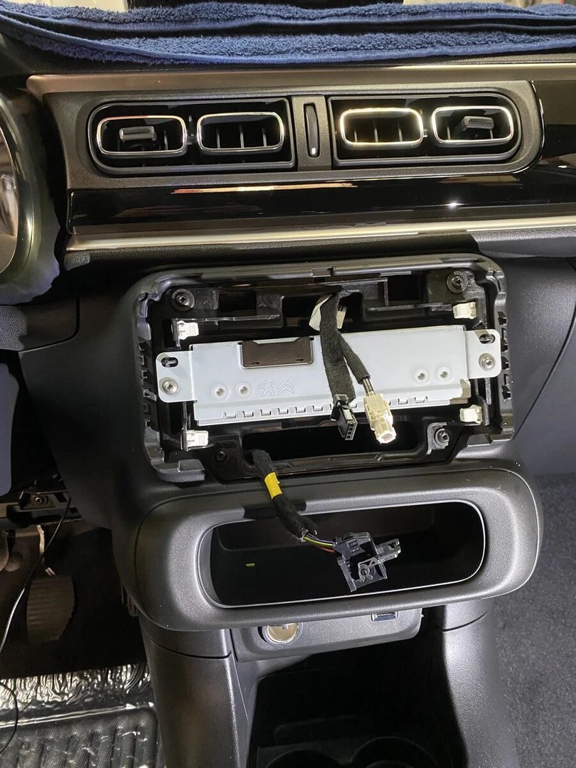 Citroën C3 2024 : caméra de recul reliée à l'écran de série